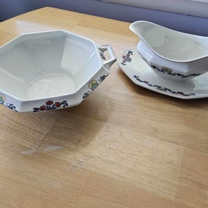 Johnson Bros England Floral Pattern Serving Bowl Dish and Gravy Boat