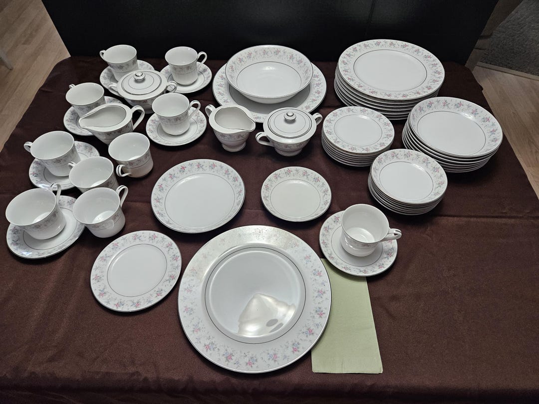 Fine China of Japan Corsage #3142 - Rapture by Dynasty China