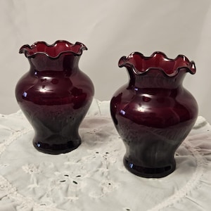 Anchor Hocking Royal Ruby Red Glass Vases set of 2 in Gorgeous Vintage Condition 4&quot; T x 3&quot; W