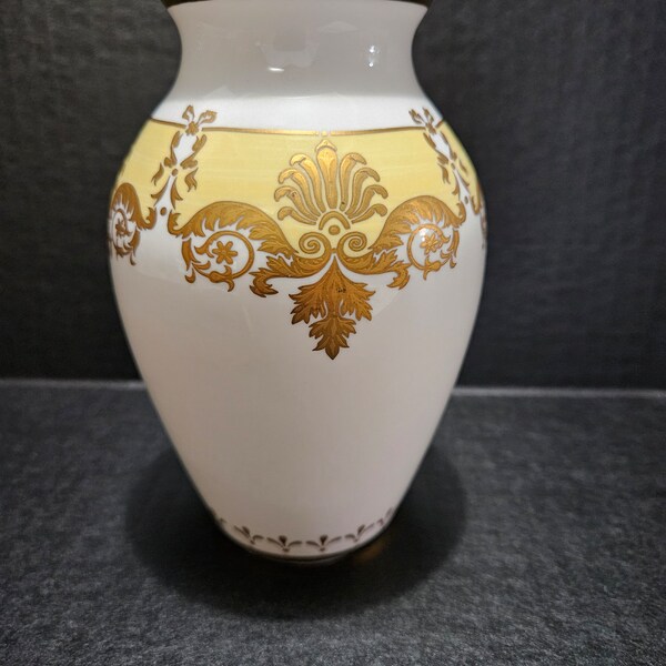 Buckingham Palace Vase English Fine Bone China "Design from the Silk Damask of the White Drawing Room" - RARE FIND