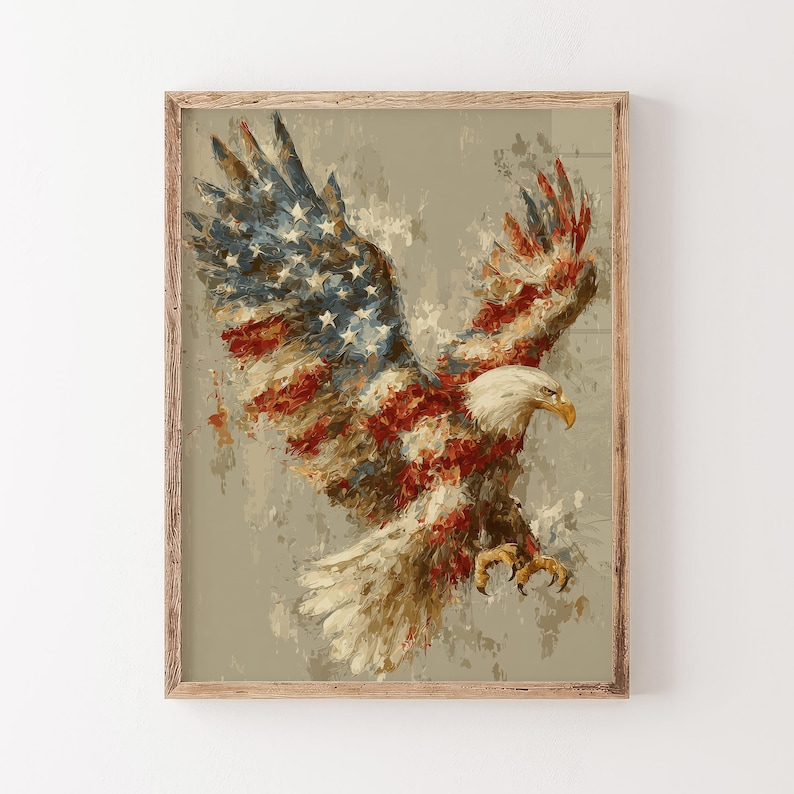 Pu&ograve; includere: Stampa incorniciata di un'aquila calva americana con le ali spiegate. Le piume dell'aquila sono dipinte con i colori della bandiera americana: rosso, bianco e blu. L'opera d'arte ha uno stile pittorico strutturato, su sfondo neutro. La cornice &egrave; in legno.