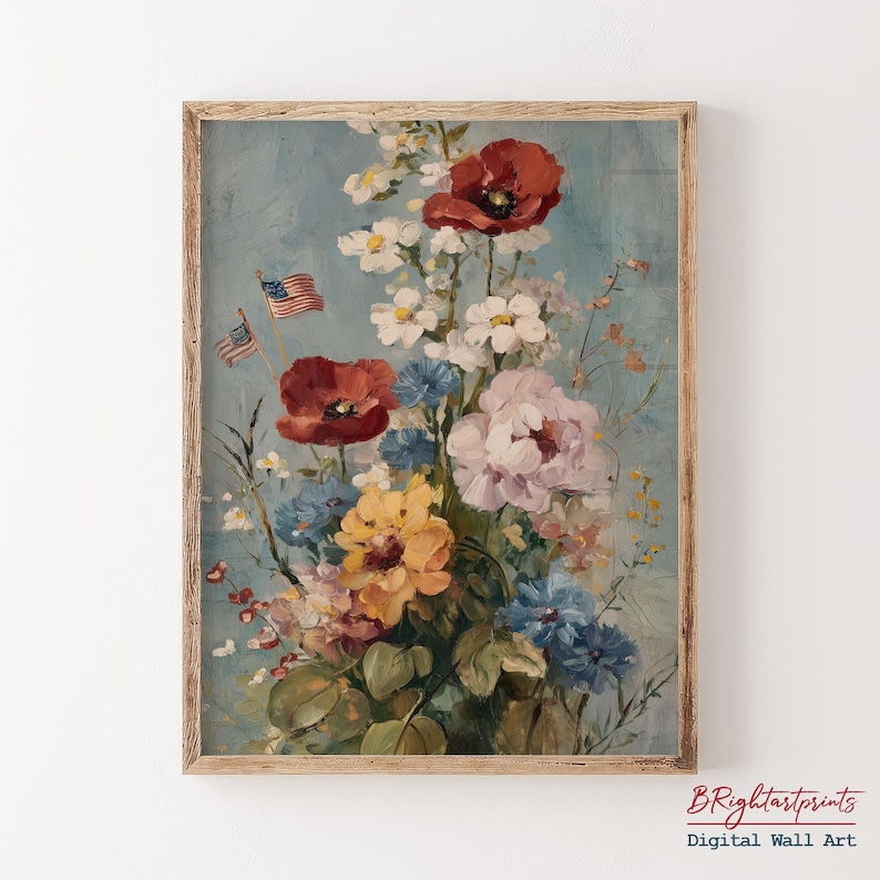 K&ouml;nnte beinhalten: Gerahmter Blumendruck mit einem bunten Blumenstrau&szlig;, darunter rote Mohnblumen, wei&szlig;e G&auml;nsebl&uuml;mchen und rosa Pfingstrosen, vor einem hellblauen Hintergrund. Zwei kleine amerikanische Flaggen sind zu sehen. Das Kunstwerk befindet sich in einem Holzrahmen.