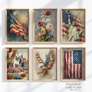 K&ouml;nnte beinhalten: Sechs gerahmte Wandkunstdrucke im Vintage-Stil. Die Drucke zeigen patriotische Themen, darunter die amerikanische Flagge, Feuerwerk, die Freiheitsstatue, ein Adler, ein Haus mit Flaggen und Blumenarrangements. Die Rahmen sind hellbraun.