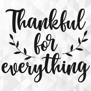 Peut inclure: Graphisme typographique noir et blanc avec le texte "Thankful for everything" avec un motif de feuilles décoratives de chaque côté du mot "for".