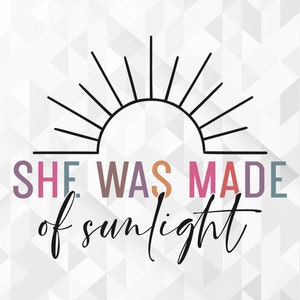 Puede incluir: Un diseño gráfico con un sol negro y el texto "SHE WAS MADE of sunlight" en rosa, naranja y morado.