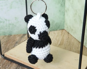 Llavero de oso panda de ganchillo, lindo animal amigurumi de 8 cm, hecho a mano