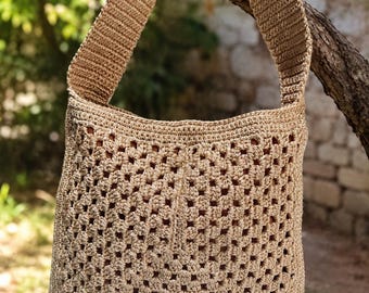 Handgehäkelte Schultertasche: Beige Boho-Umhängetasche