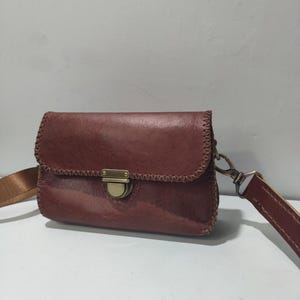 Vintage Chic Brown Leather Purse: Handmade Crossbody Shoulder Bag