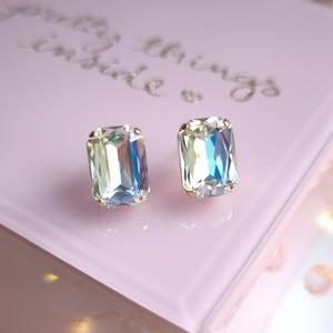 Orecchini a bottone con cristalli austriaci Moonlight, orecchini rettangolari dorati di ispirazione vintage, gioielli minimalisti iridescenti, regalo per lei, San Valentino