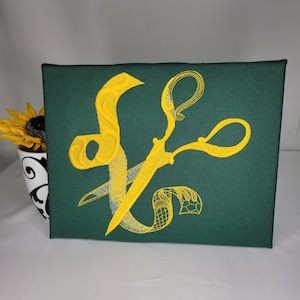 Bordado con tijeras y cinta / Lienzo bordado a máquina / Arte mural de costurera / Decoración de sastre / Regalo de estudio de costura