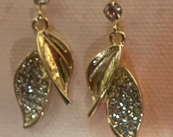 Sensitive Ears, Plastic Hook, Sparkle with Elegance: Leaf Full of Rhinestones