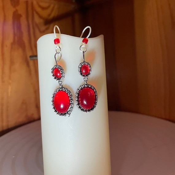 Plastic Earrings - Faux Ruby Red Oval Gem & Silver Pendants, Metal-free  White Plastic Dangle Hook for Sensitive Ears/Hypoallergenic - 1 Pair
