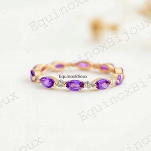 Aliança de casamento antiga com ametista, anel delicado em ouro 14K com lapidação marquise, aliança de casamento com moissanita em toda a sua extensão, para usar em conjunto com outros anéis, presente de aniversário para ela.