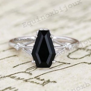 Anel em Prata de Lei 925 com Ônix Preto, Anel em Formato de Caixão com Ônix e Moissanita, Anel Vintage em Ouro Rosa Feito à Mão com Três Pedras para Presente de Aniversário