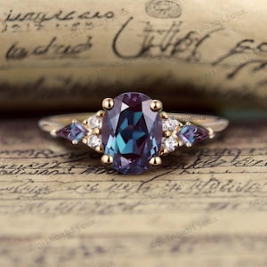 Vintage Unique Oval-cut Alexandrite Engagement Ring, Lab-created Alexandrite Color Change Stone Ring 14K Gold Promise Cluster Ring For Woman