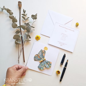 Carte pliante pour naissance, origami papillon, vert et pêche, motif feuilles
