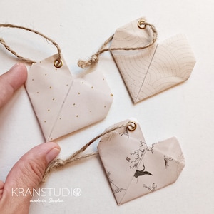 5 etiquetas de presente, corações de origami, padrões japoneses em bege