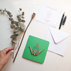 Vouwkaart, origami kraanmobiel, olijfgroen