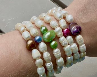 ほぼ完璧なブレスレットのクリアランスセール！パールブレスレット、ミックスメディアブレスレット、グリーンアベンチュリン／モスアゲート／エメラルドブレスレットからお選びください。お値段もお手頃！