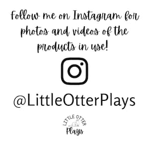 Może przedstawiać: Czarno-biała ikona Instagrama z tekstem "@LittleOtterPlays" i logo wydry z tekstem "Little Otter Plays" poniżej. Tekst brzmi: "Obserwuj mnie na Instagramie, aby zobaczyć zdjęcia i filmy z produkt&oacute;w w użyciu!"