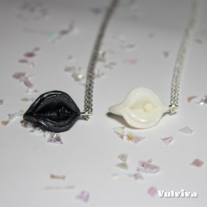 Collana Vulviva Nera o Bianca