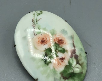 大きな手描きの楕円形ブローチ