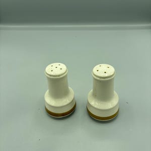 Stoneware salt & pepper