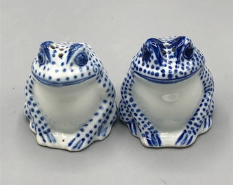 Vintage blue & white frog