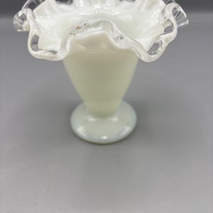 Fenton Silberwappen Milchglas Trompete