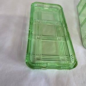 Vintage uranium hazel atlas criss cross refrigerator dish
