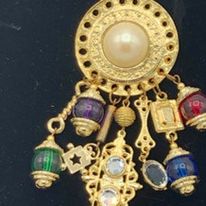 Large Dangle Pin