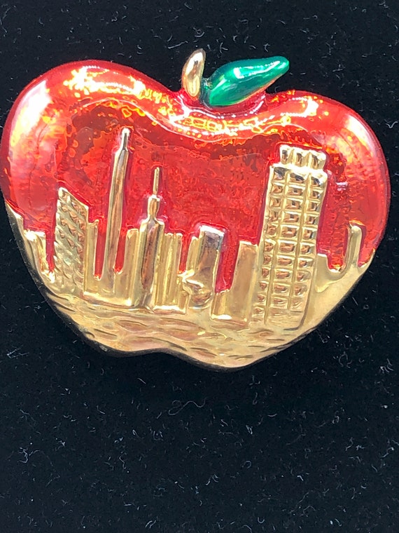 Big Apple brooch