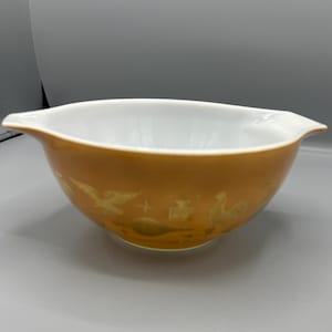 Vintage Pyrex Americana Cinderella 1 1/2 qt bowl