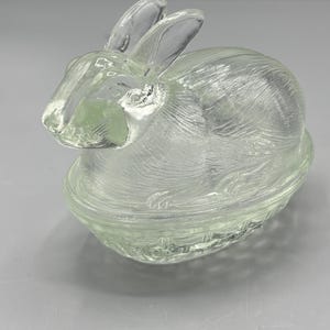 Vintage L.E. Smith Glas Hase auf Nest