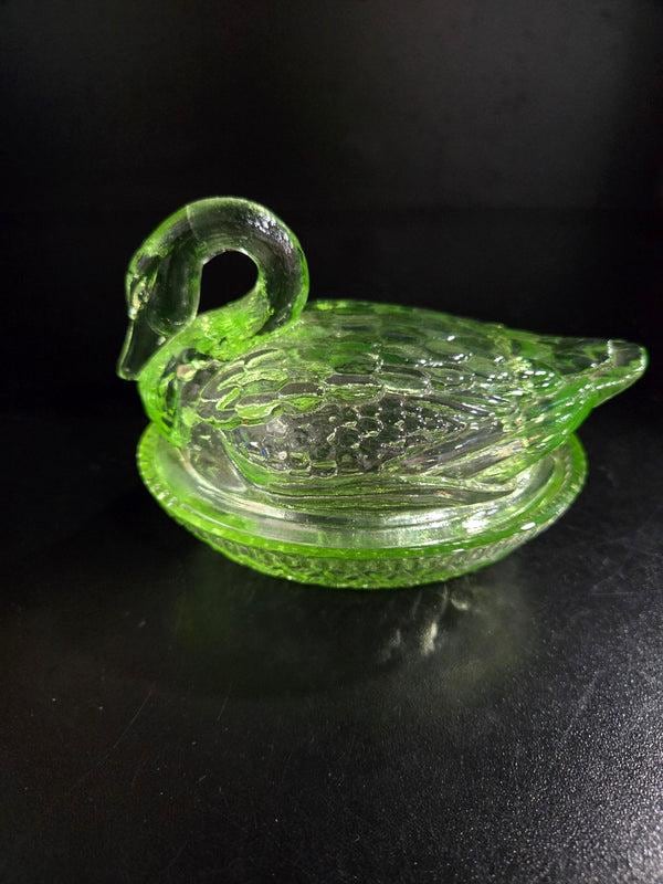 ウランガラス　スワン　キャンディディッシュ Vintage Vaseline Uranium Glass Swan on Nest - Etsy