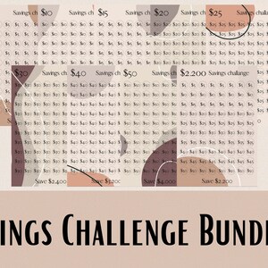 Op de afbeelding: Een printbare spaaruitdagingenbundel met een beige achtergrond en abstracte vormen in tinten bruin, roze en oranje. De bundel bevat zes verschillende spaaruitdagingen: € 5, € 10, € 15, € 20, € 25 en € 50. De uitdagingen zijn ontworpen om mensen te helpen geld te sparen in de loop van de tijd. De tekst "Savings Challenge Bundle € " staat onderaan de afbeelding.