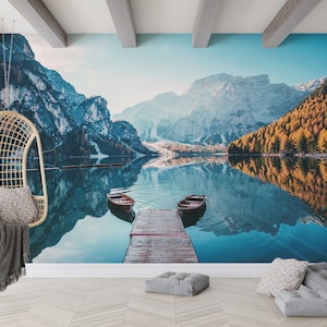 Artigianato con la carta, arte della stampa 3D, decorazione da parete rimovibile, regalo per lui, murale con barche sul lago di Braies nelle montagne delle Dolomiti,