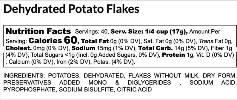 Op de afbeelding: Voedingswaarde-informatie voor gedroogde aardappelvlokken. Portiegrootte is 1/4 kop (17 g). Calorie&euml;n per portie: 60. Ingredi&euml;nten: aardappelen, gedroogd, vlokken zonder melk, droge vorm. Conserveermiddelen toegevoegd: mono- en diglyceriden, natriumzuurpyrofosfaat, natriumbisulfiet, citroenzuur.