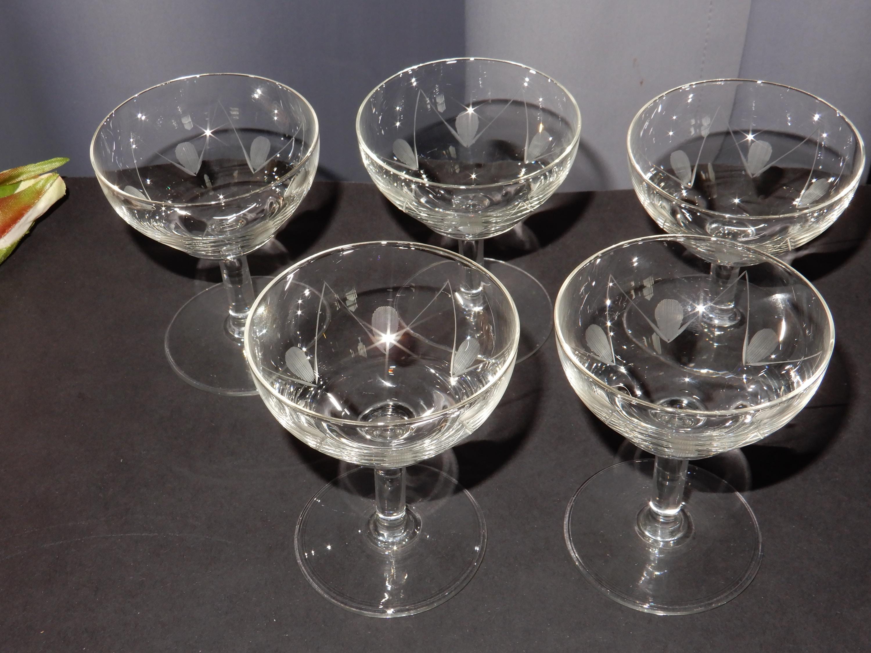 5 hübsche Likörgläser Likörschälchen Schnapsgläser Pinnchen Likörschalen Eierlikörgläschen -50er/60er Jahre -Vintage