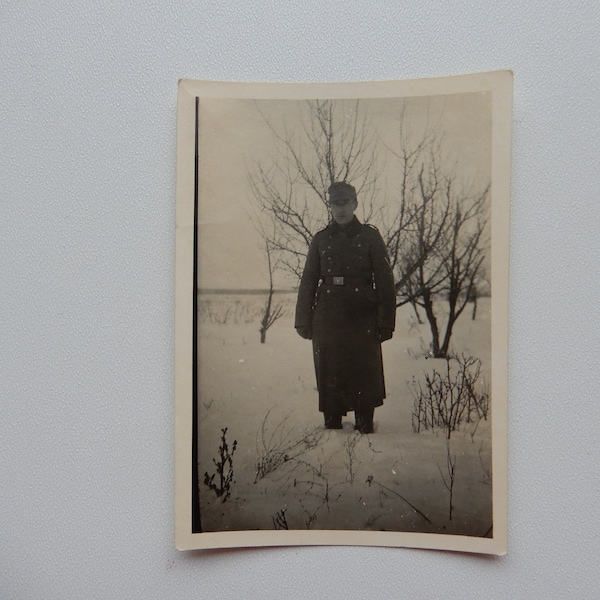 Foto Militaria - 2. Weltkrieg - Soldat in Rußlands in tiefem Schnee 1.1.1942  - Winter Schnee - Schwarz-Weiß-Foto - 2)