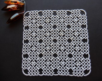 Occhi-Deckchen Schiffchenspitze Frivolité -mühevolle  Handarbeit-  19,5 cm x 19,5 cm - weiß