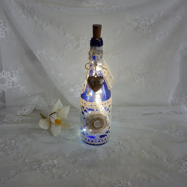 Flasche mit Licht - Leuchtflasche - Flaschenlicht - Dekoflasche mit Vintage-Spitze - mit Beleuchtung