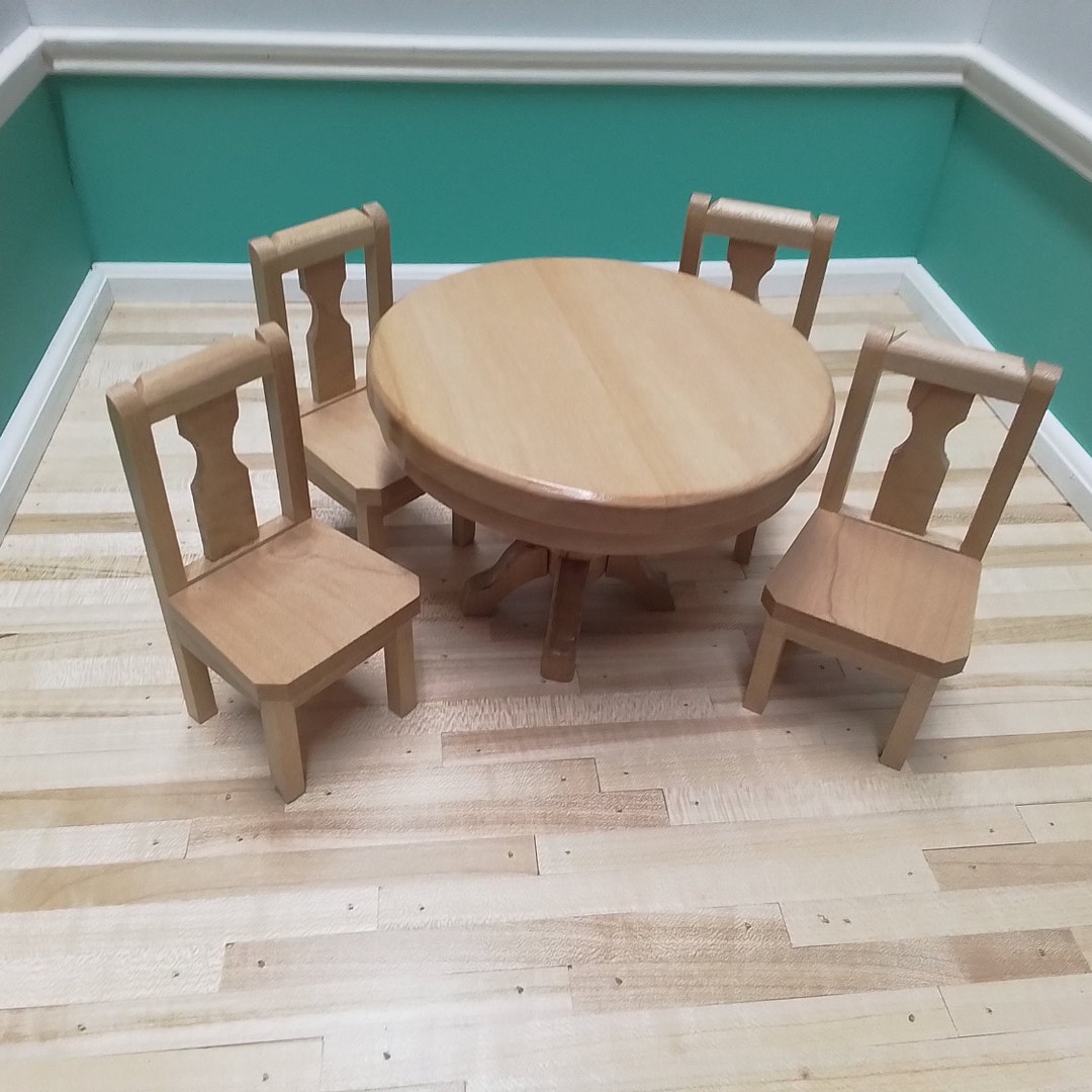 112 Scale Round Maple Pedestal Table With 4 Slat Back Chairs and Clear
