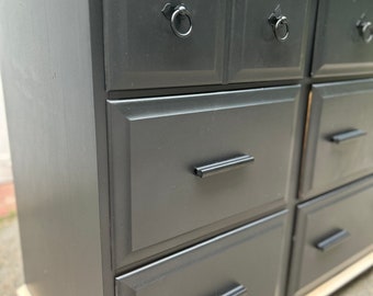 Fabulous Black and Natural 9-drawer Dresser