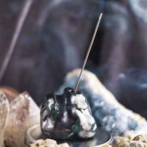 Handmade Palo Santo ceramic holder made of stoneware | Black-Green | 167 g | Hand-formed | Incense sticks | Handmade | Ceramic Holder