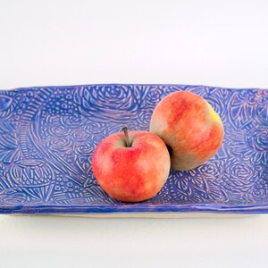Handmade stoneware ceramic presentation plate | Flower design | Purple-white | 1,080 g | Serving plate | Tray | Handmade | Ceramic Plate