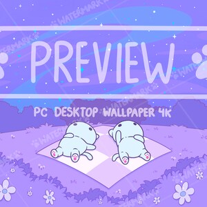 Op de afbeelding: Twee lichtblauwe cartoonkatten liggen op een geruit deken in een veld met paarse bloemen onder een sterrenhemel. De tekst "PREVIEW PC DESKTOP WALLPAPER 4K" staat bovenaan de afbeelding.