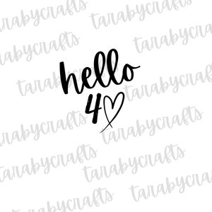 Puede incluir: Diseño gráfico en blanco y negro con el texto "hello 40" y un corazón.