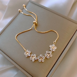 Summer Flower Bracelet, Daisy Bracelet, Gold Colour Flower Bracelet, Flower Charm