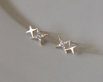 Pendientes celestiales de oro de 14K, aretes de estrella pequeña que se encogen, aretes de estrella ligera, aretes de oro delicado, tachuelas de plata